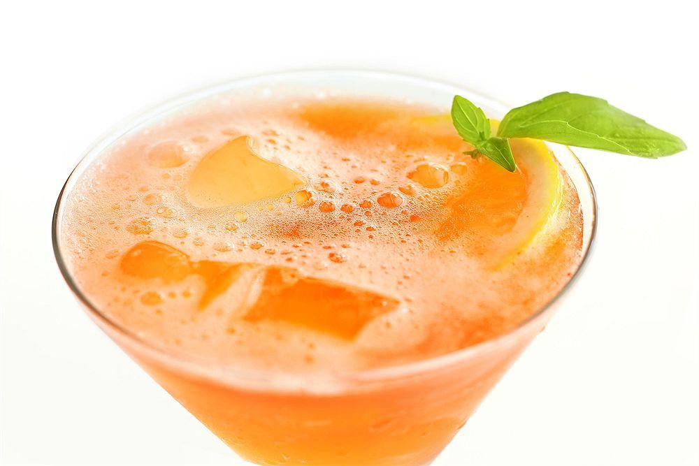 艾美度假酒店 吉达 外观 照片 A Bellini cocktail