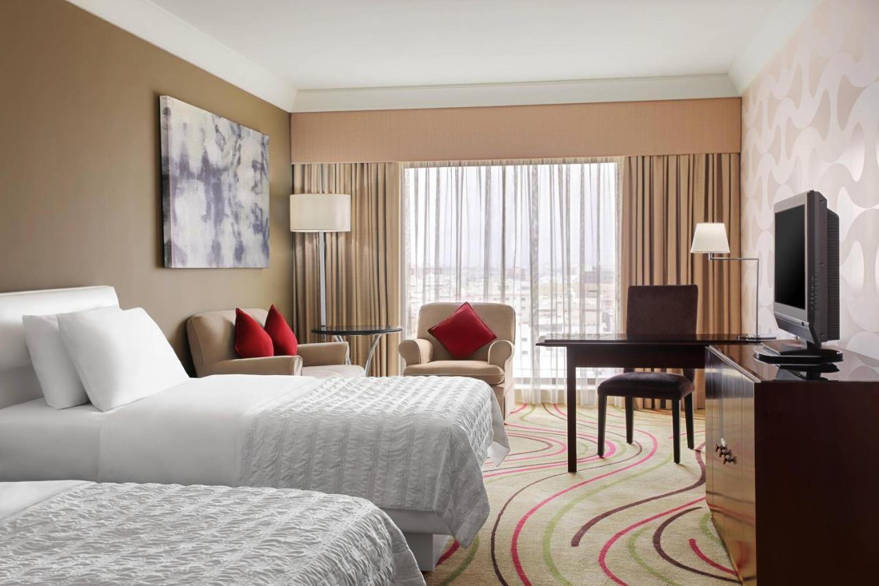艾美度假酒店 吉达 外观 照片 A guest room at the Sheraton Jumeirah Hotel