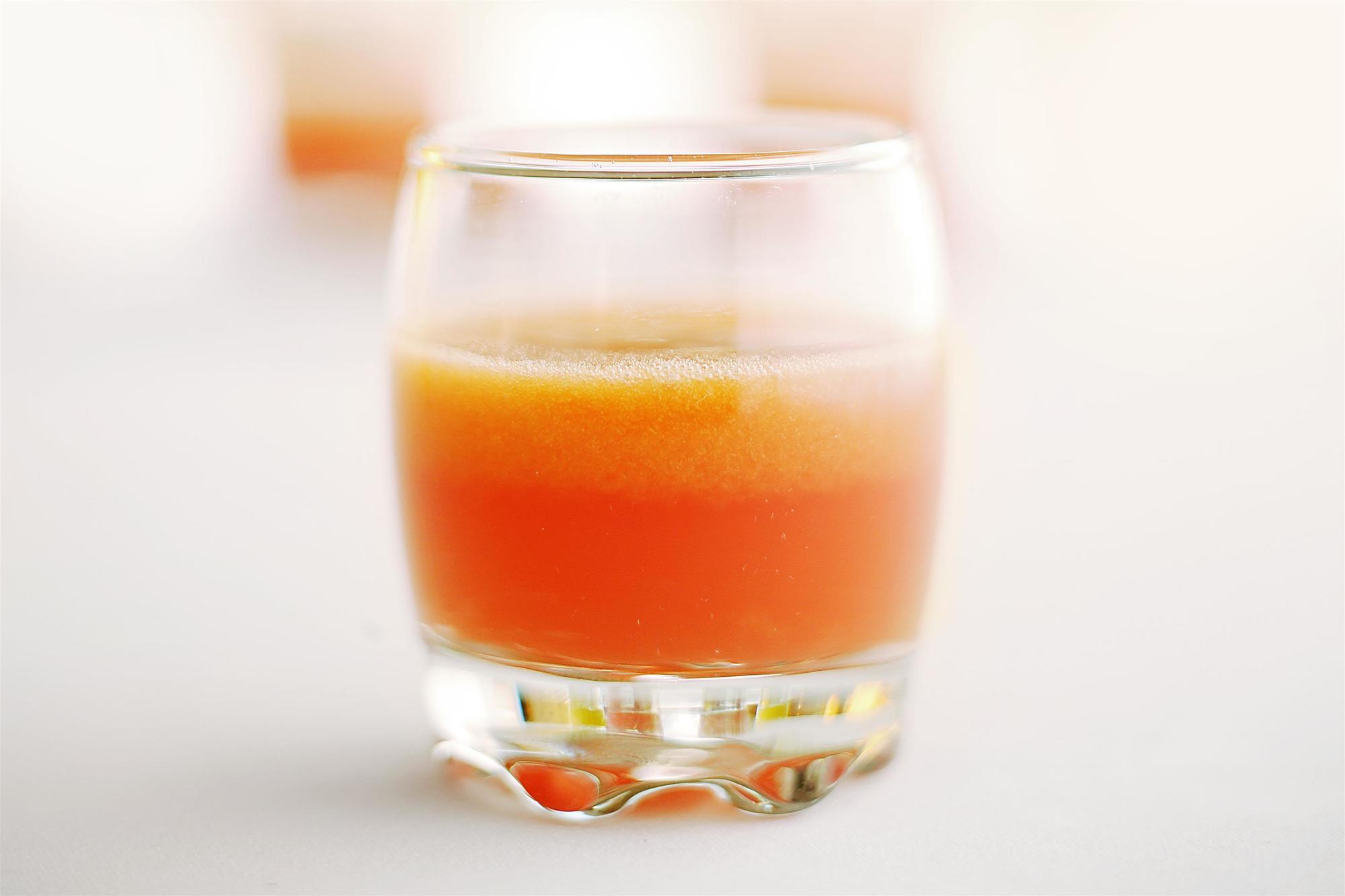 艾美度假酒店 吉达 外观 照片 A glass of carrot juice