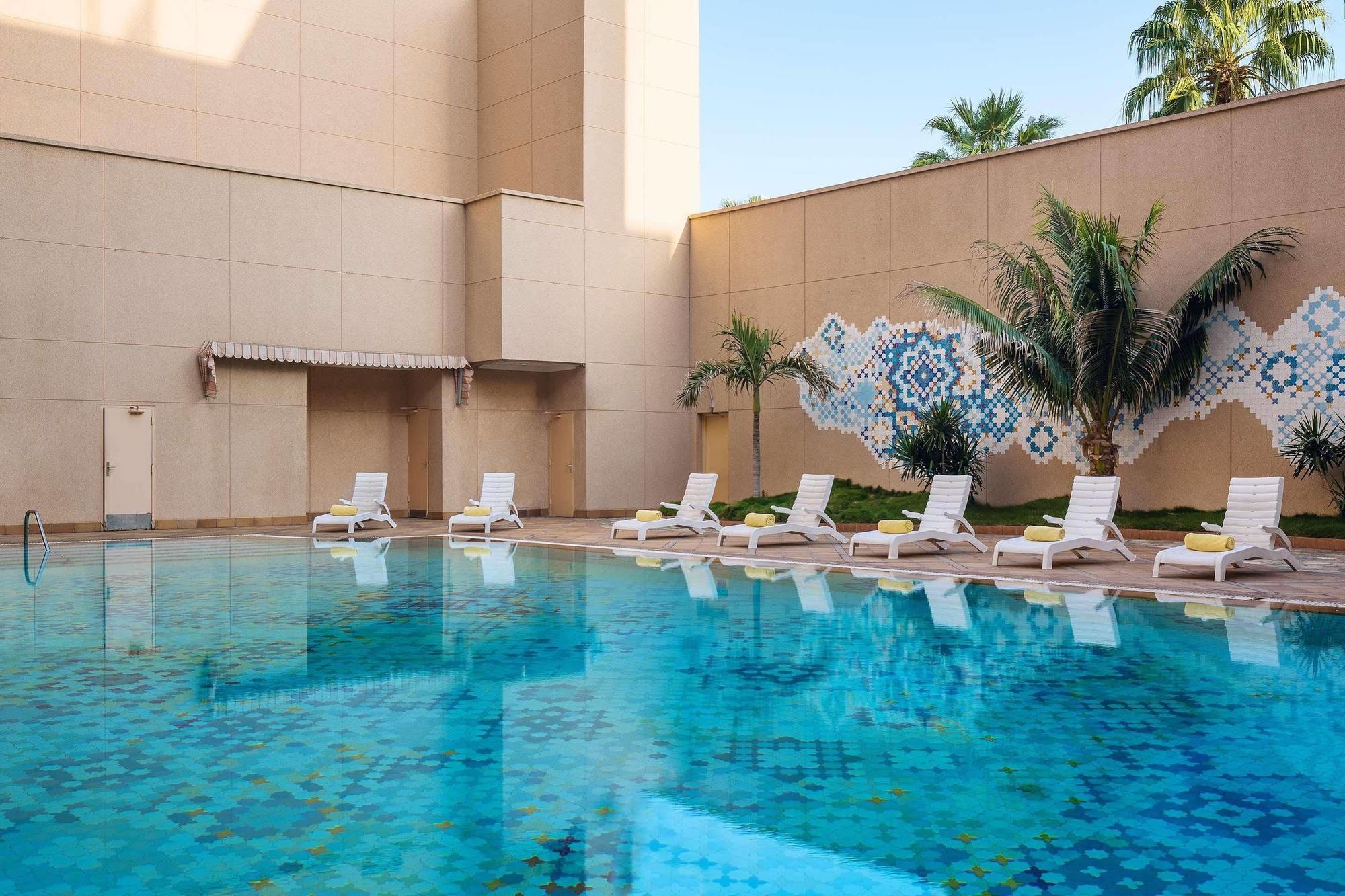 艾美度假酒店 吉达 外观 照片 Swimming pool at the hotel